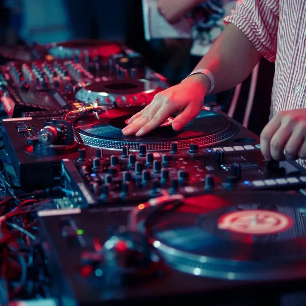 rs=w_1095,h_1095,cg_true (2) NightClub